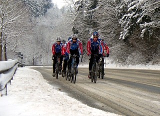 Radsportler im Winter