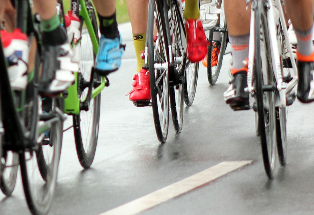 Radsportler auf einer Straße