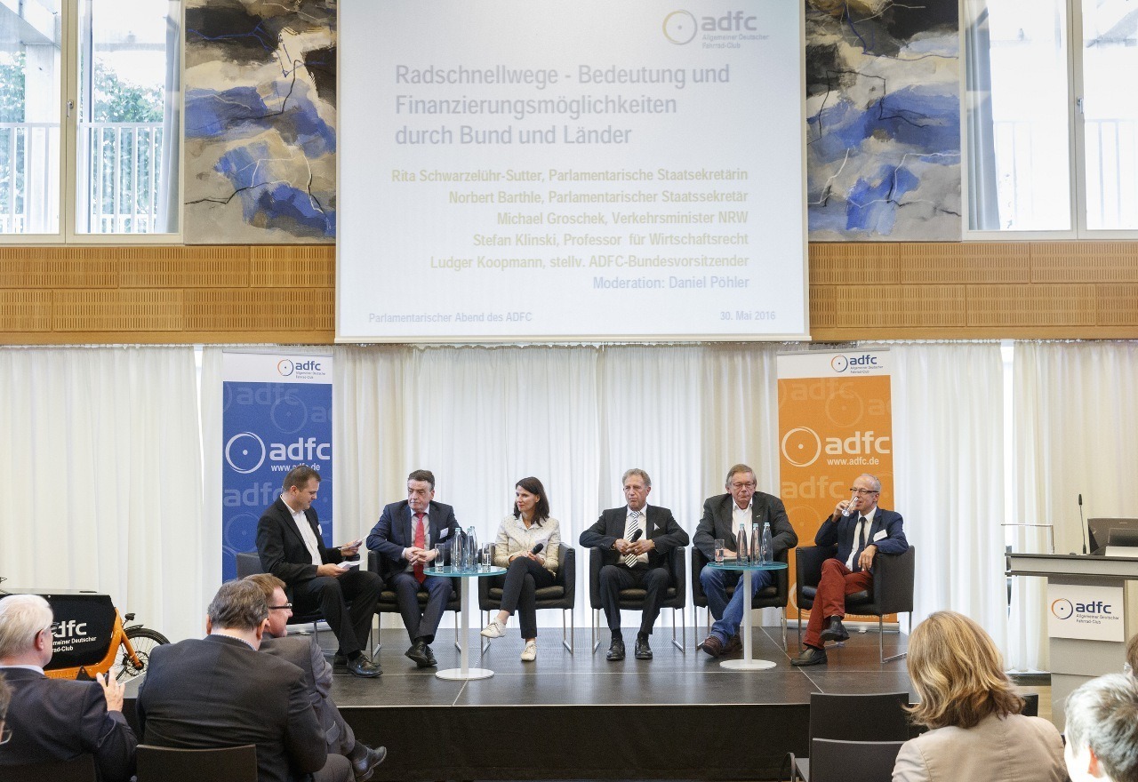 ADFC | Parlamentarischer Abend Radschnellwege | 30.05.16 © Dirk Michael Deckbar