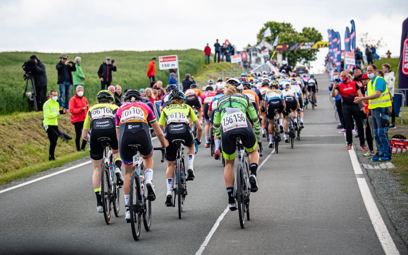 Blick auf das Ende des Feldes bei der Lotto Thüringen Ladies Tour. Foto: Arne Mill