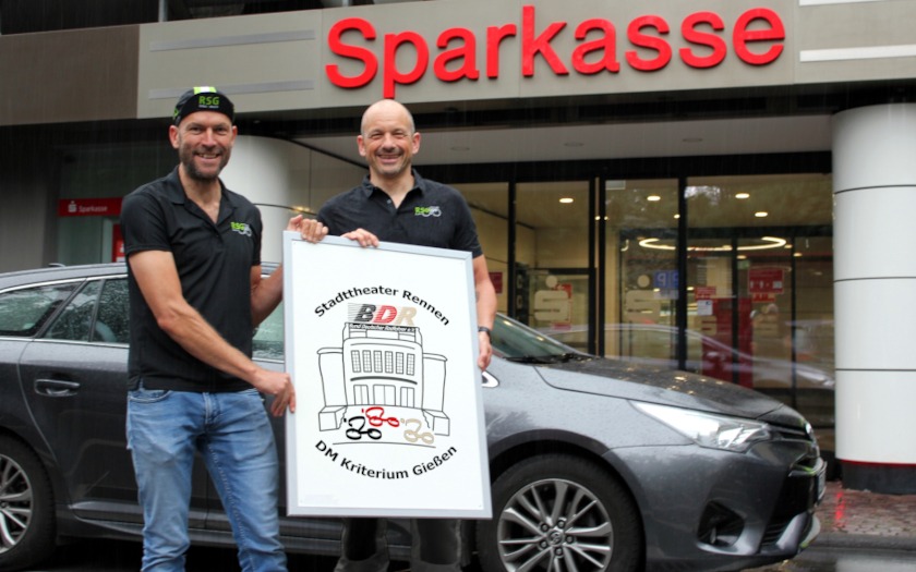 Logopräsentation beim Radrennen 