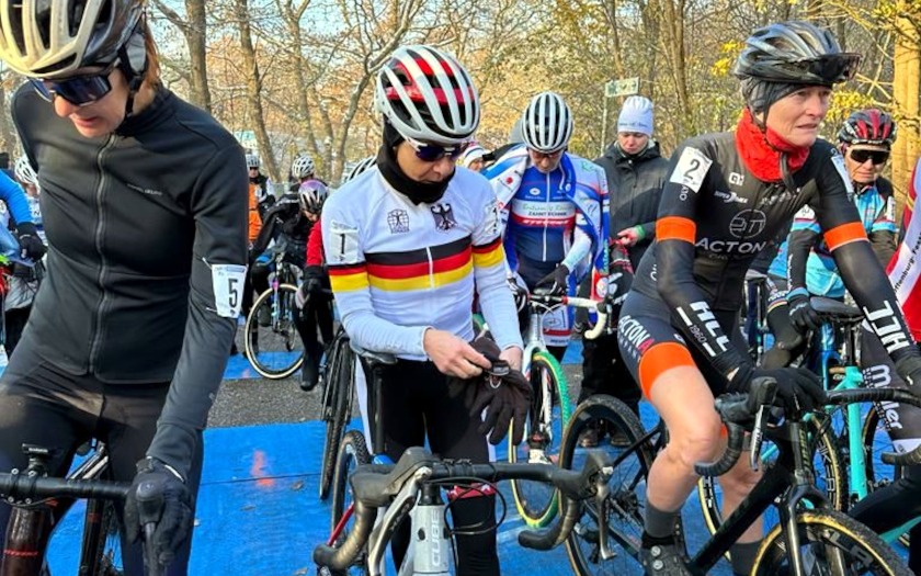Birgit Jüngst-Dauber bei der UCI Cyclo-Cross Masters WM 2023/2024 in Hamburg