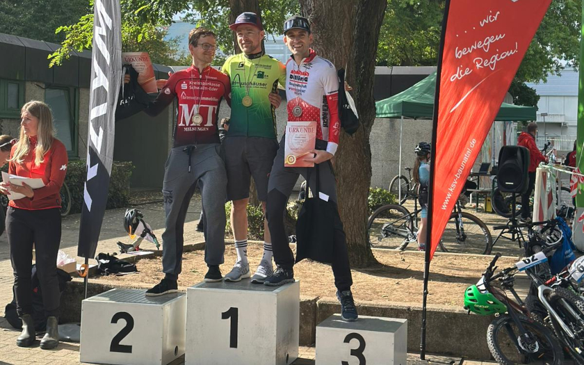 Podium der Senioren Männer beim 8. Baunataler MTB City Cross