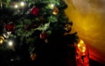 Weihnachtsbaum mit Dekoration