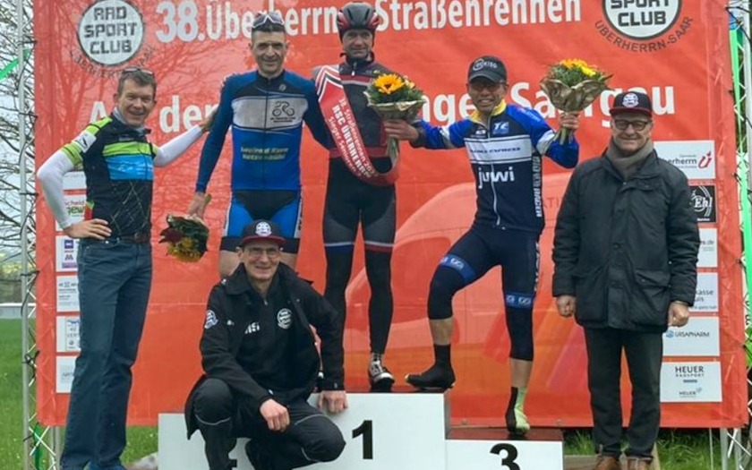 Alexander Koop (Mitte) auf dem Podium in Überherrn 2022