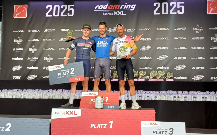 Noah Jung (Mitte) am Nürburgring