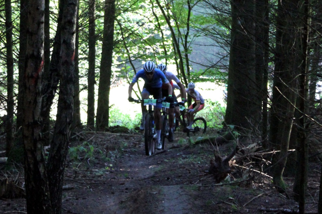 Spitzengruppe Langstrecke beim 15. Dünsberg Mountainbike Marathon