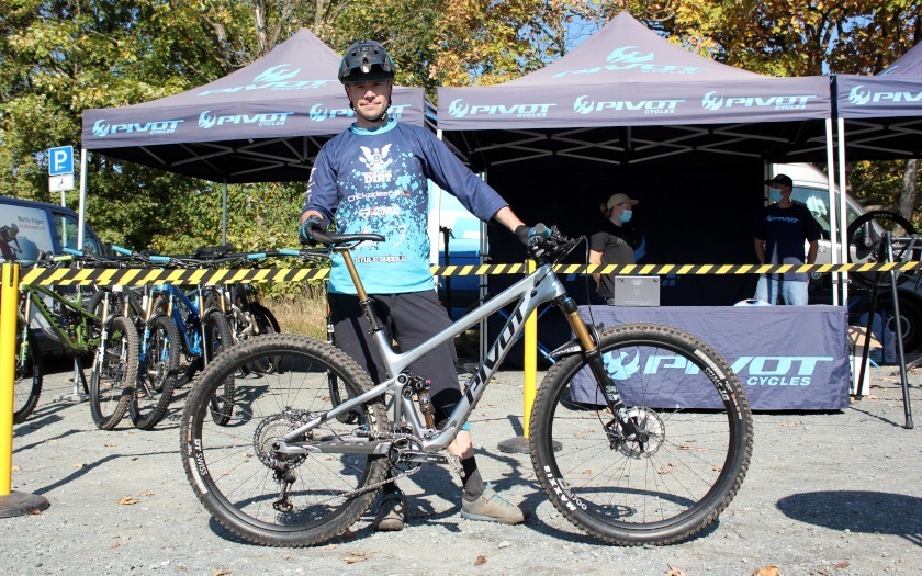 Radsportnachrichten.com-Testfahrer mit dem Pivot Trail 429 XT/XTR im Hometrail-Test auf dem Schiffenberg