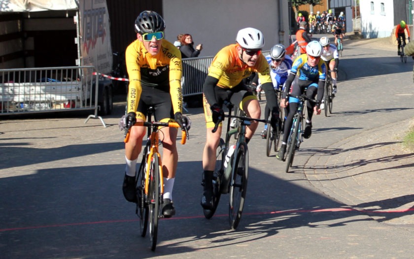 Alexander Götz (2., v. l.) im Sprint in Fulda-Harmerz