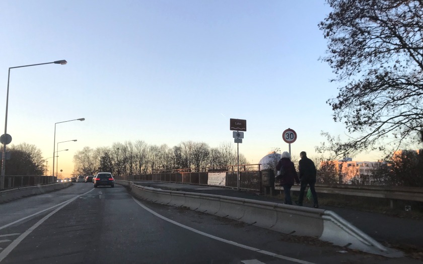 Blick über die Heuchelheimer Straße in Gießen stadtauswärts
