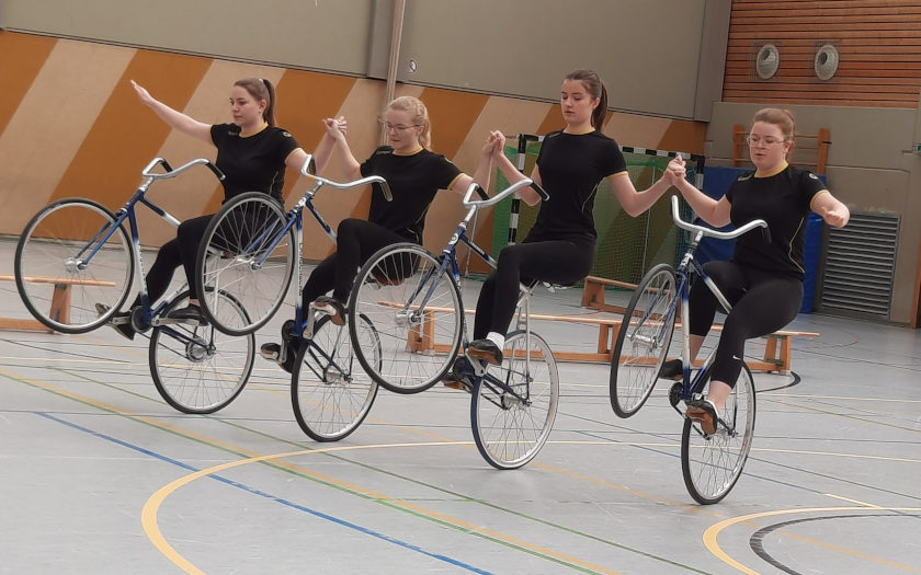 Kunstradsportlerinnen des RSV Krofdorf-Gleiberg beim Schelmenburgpokal