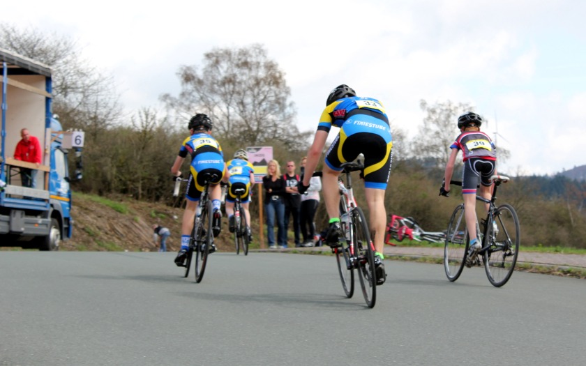 Nachwuchsfahrer beim Radrennen in Breidenbach