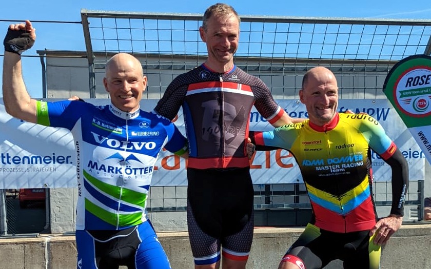 Podium der Senioren III am Bilder Berg: Alexander Koop (Mitte, RV Gießen-Kleinlinden), Andreas Jung (links, RSV Gütersloh) und Rainer Beckers (rechts, SC Union Nettetal)