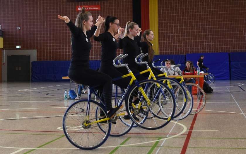 Fahrerinnen des RV Germania Hungen bei der Bezirksmeisterschaft im Radsportbezirk Taunus-Wetterau