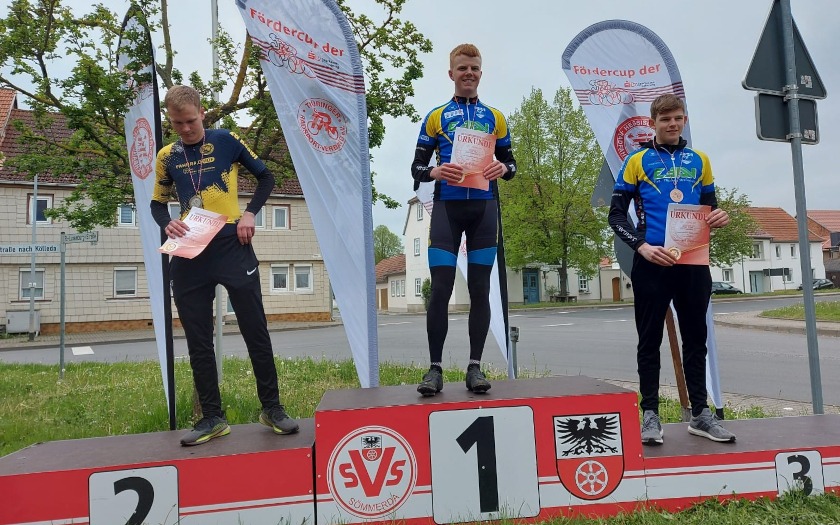 Podium der Junioren bei der Hessenmeisterschaft im Straßenradrennen in Leubingen 2023