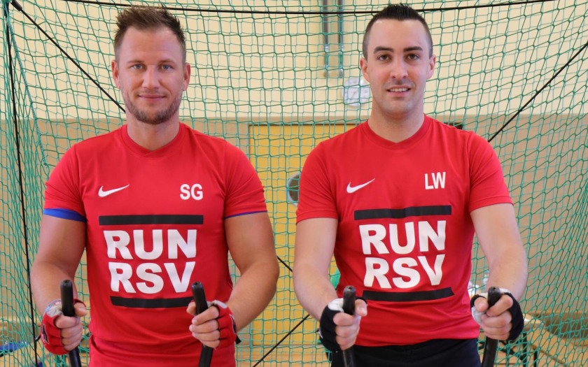 Die Radballer Sascha Götz (links) und Luca Wagner vom RSV Krofdorf-Gleiberg
