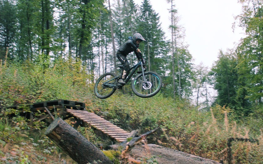 Radsportler im Trailpark Hohenahr