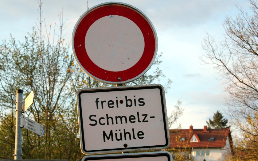 Durchfahrtsverbot der Straßensperrung an der Schmelzmühle in Lollar-Salzböden