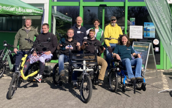 Inklusive Fahrräder und engagierte von "Inklusive Freizeit MIttelhessen" und "das ALLrad".