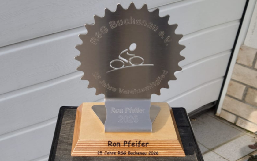 Trophäe der RSG Buchenau für Mitglied Ron Pfeifer