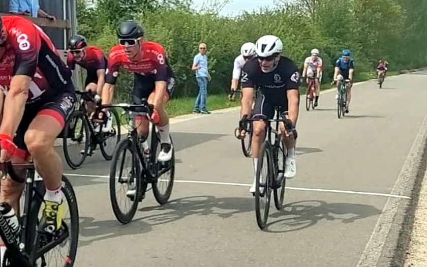 Zielsprint der Radsport-Meisterschaft von Thüringen und Hessen 2026 in Leubingen