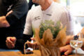 Person in einem Radsporttrikot