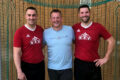 Radballer des RSV Krofdorf-Gleiberg: (von links) Luca Wagner, Sportwart Holger Gundrum, Jascha Wagner.