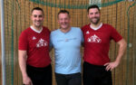 Radballer des RSV Krofdorf-Gleiberg: (von links) Luca Wagner, Sportwart Holger Gundrum, Jascha Wagner.