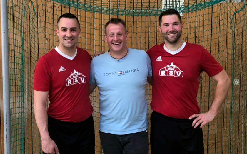 Radballer des RSV Krofdorf-Gleiberg: (von links) Luca Wagner, Sportwart Holger Gundrum, Jascha Wagner.