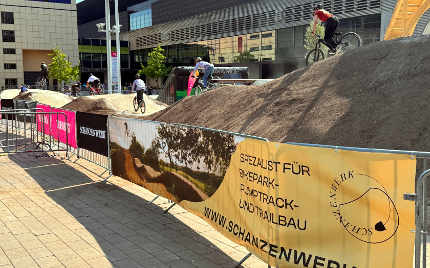 Dirtbike-Bereich auf dem Außengelände der Eurobike 2026